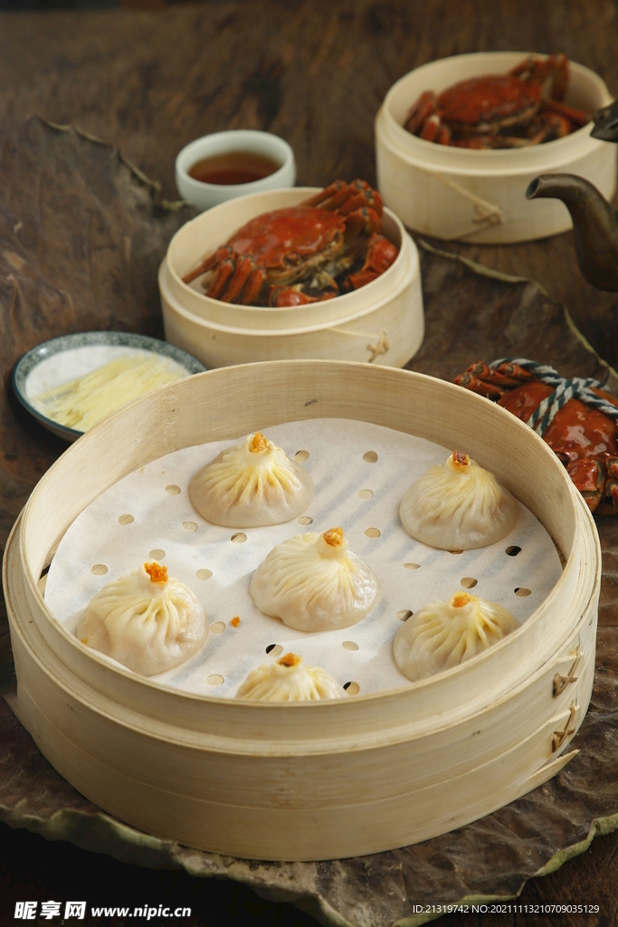 蟹粉小笼包