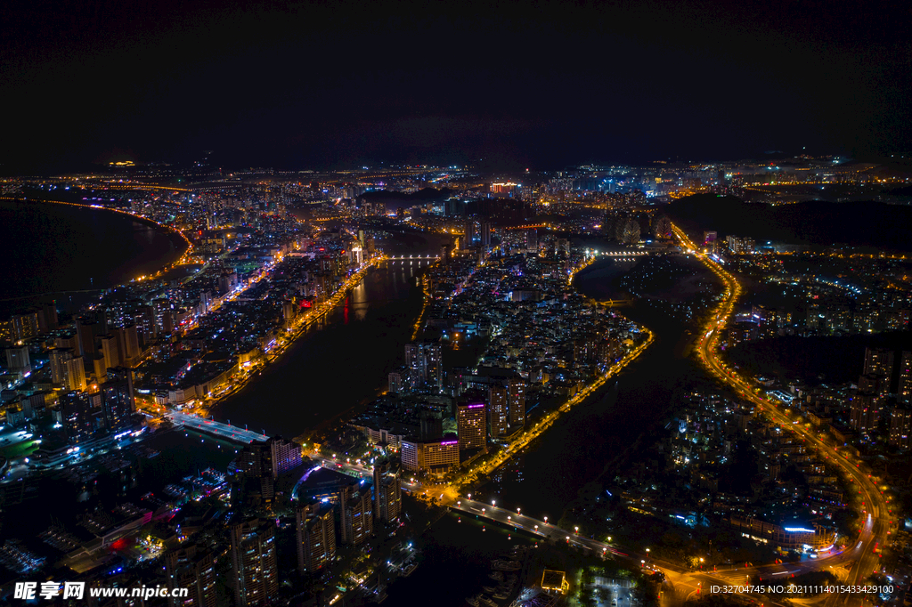 城市夜晚航拍