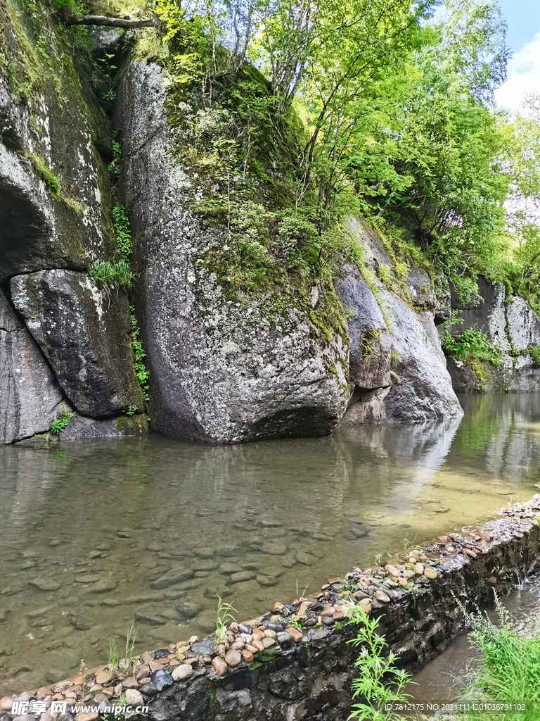 水中石头