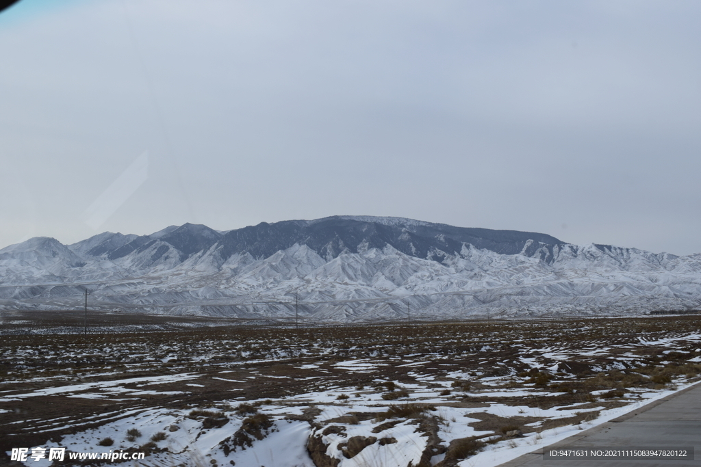 平山湖地质公园大峡谷雪景 