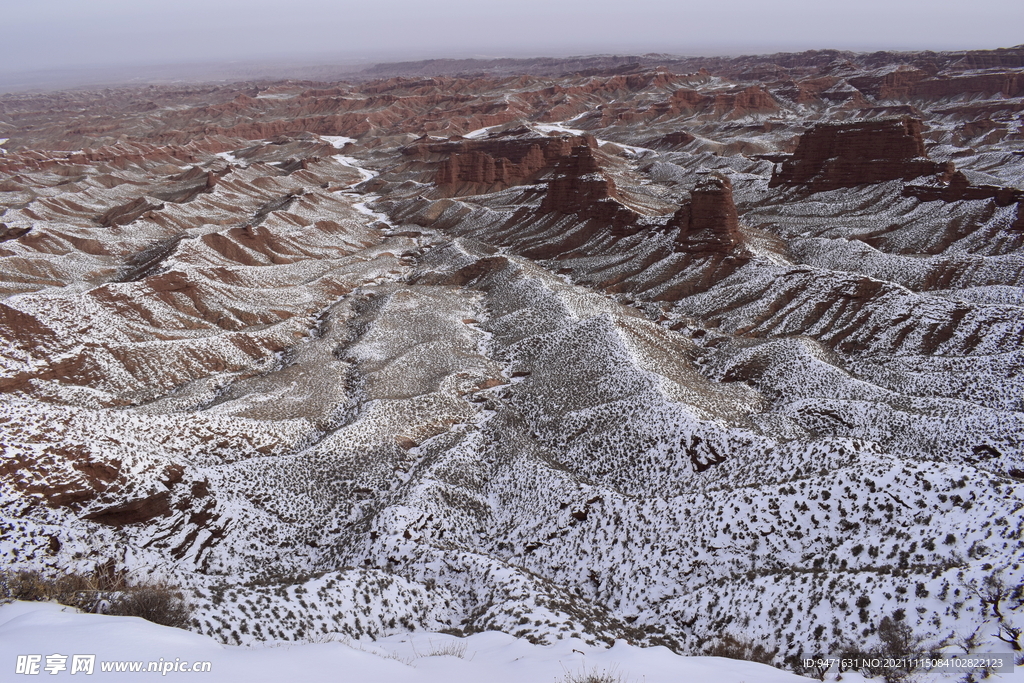 平山湖地质公园大峡谷雪景 