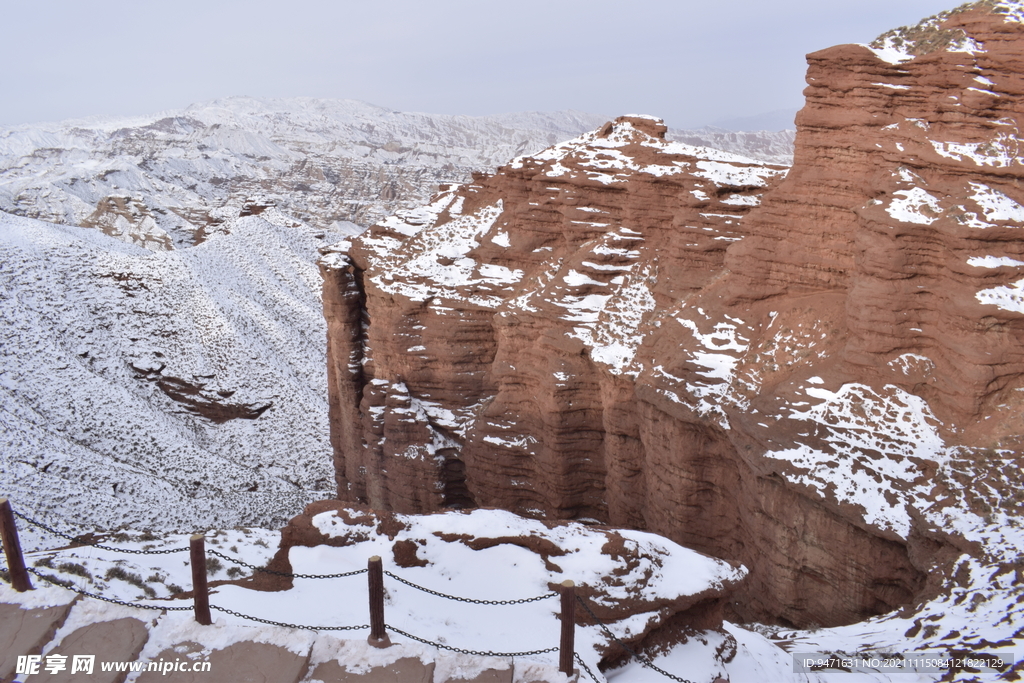 平山湖地质公园大峡谷雪景 