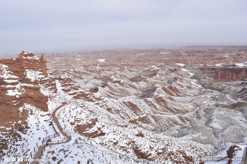 平山湖地质公园大峡谷雪景 