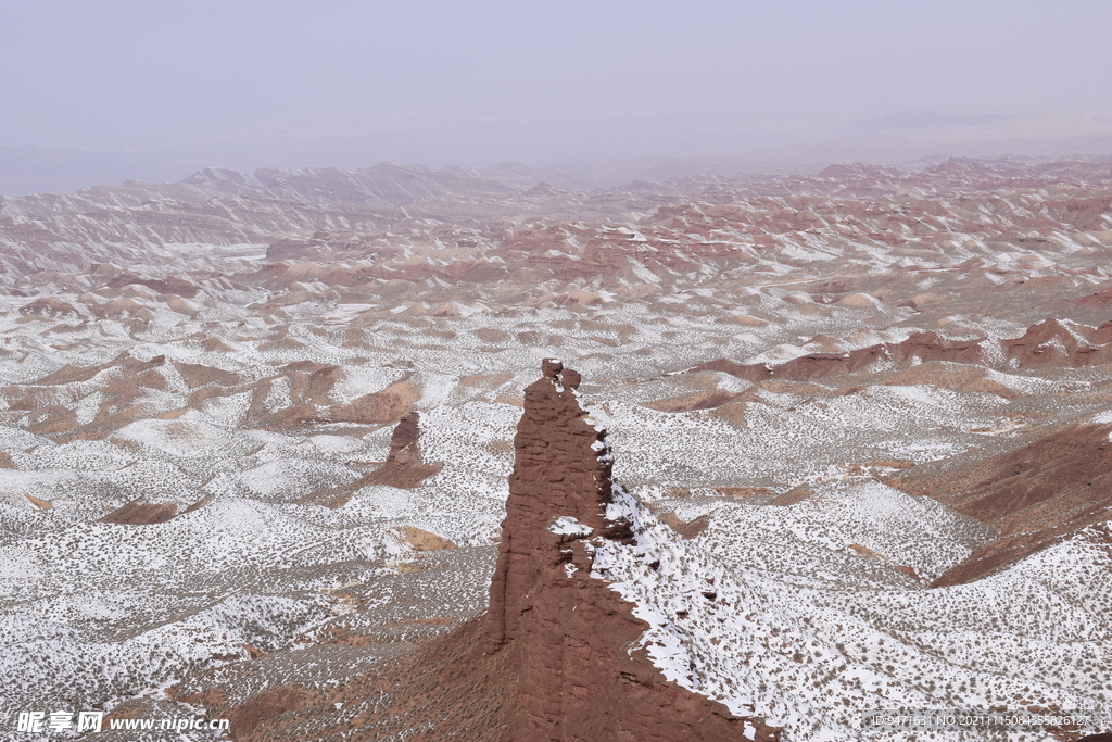 平山湖地质公园大峡谷雪景 