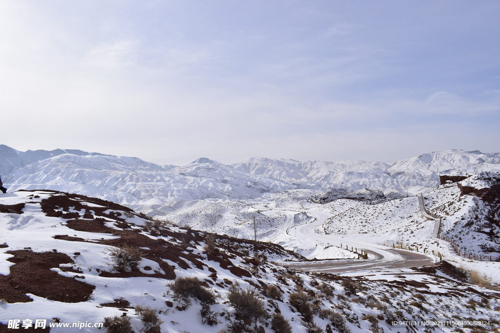 平山湖地质公园大峡谷雪景