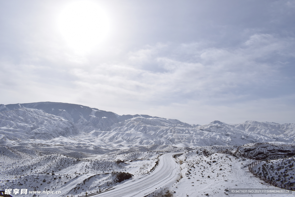 平山湖地质公园大峡谷雪景 