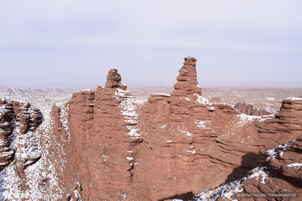 平山湖地质公园大峡谷雪景 