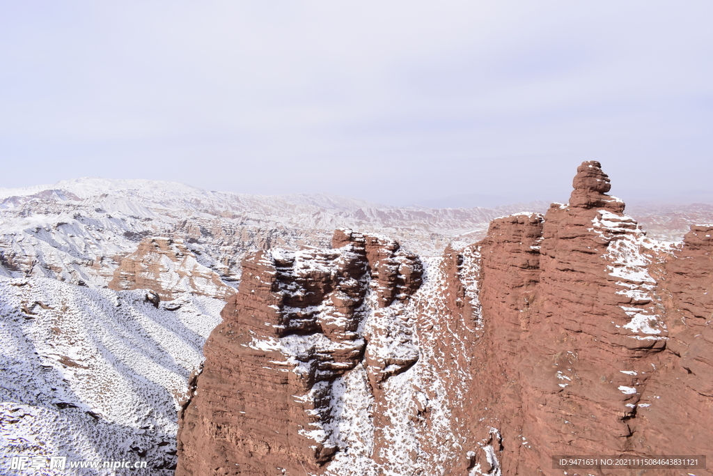 平山湖地质公园大峡谷雪景 