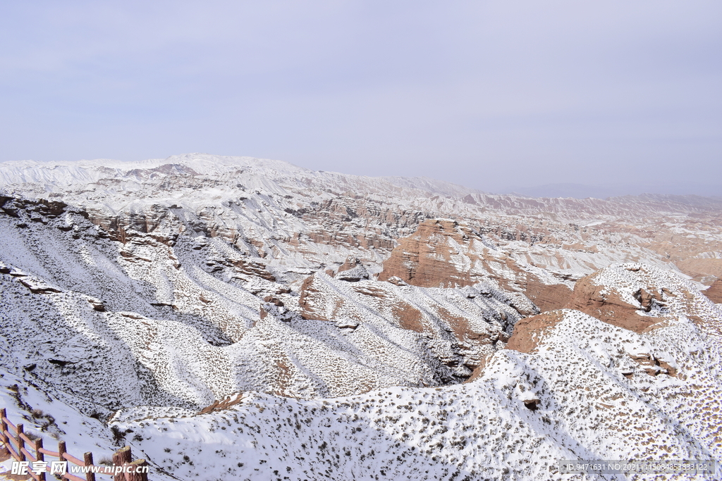 平山湖地质公园大峡谷雪景 