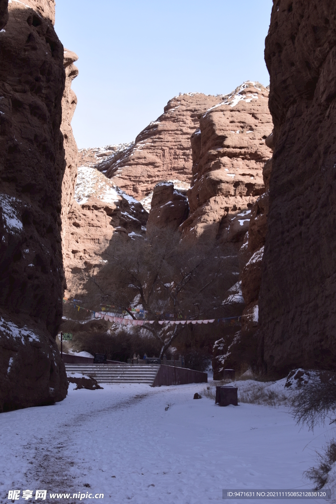 平山湖地质公园大峡谷雪景 