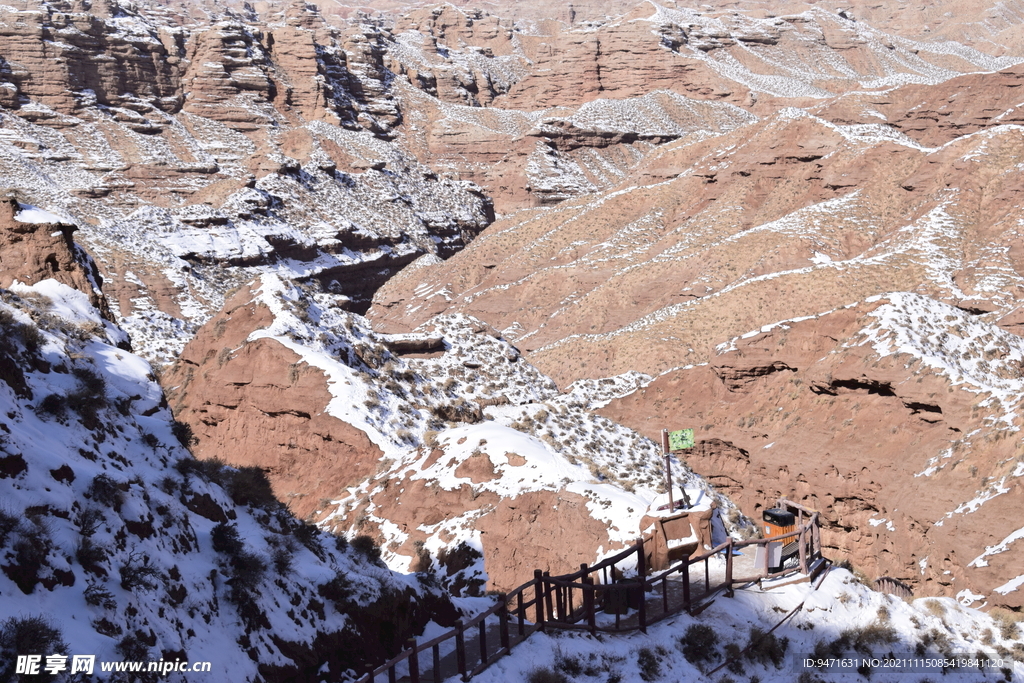 平山湖地质公园大峡谷雪景 