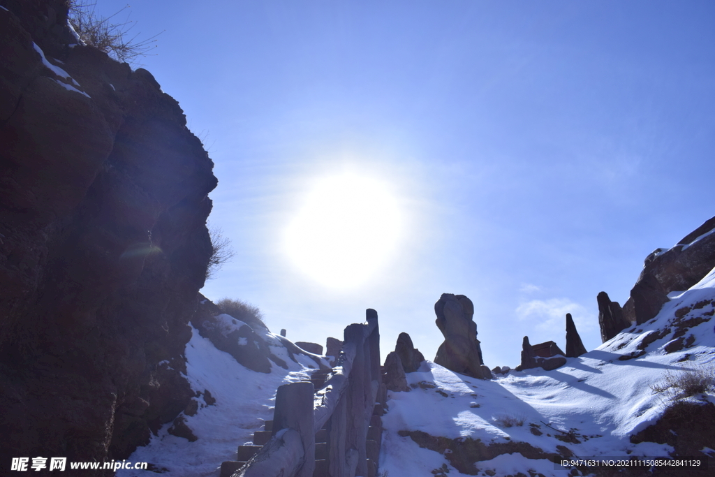 平山湖地质公园大峡谷雪景 