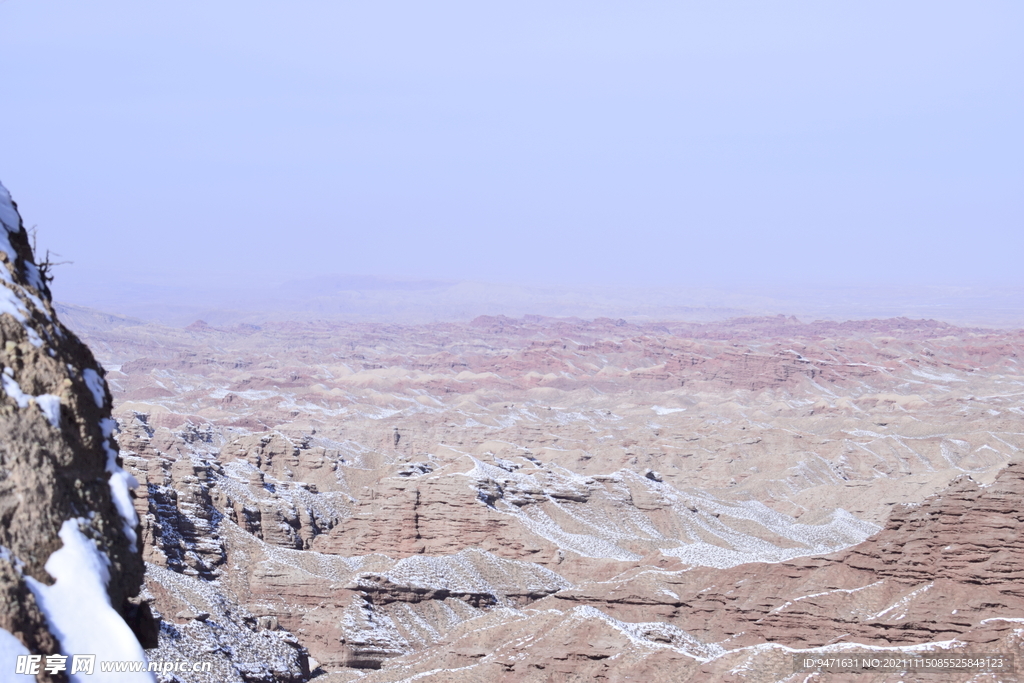 平山湖地质公园大峡谷雪景 