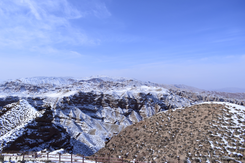 平山湖地质公园大峡谷雪景 