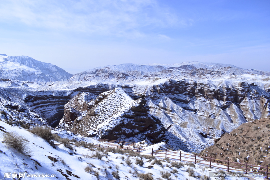 平山湖地质公园大峡谷雪景 