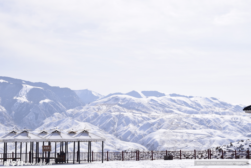 平山湖地质公园大峡谷雪景 