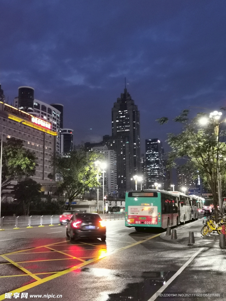 夜晚街道