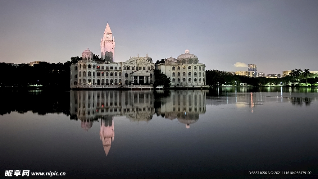 夜晚的流花湖公园