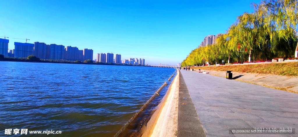 湖水
