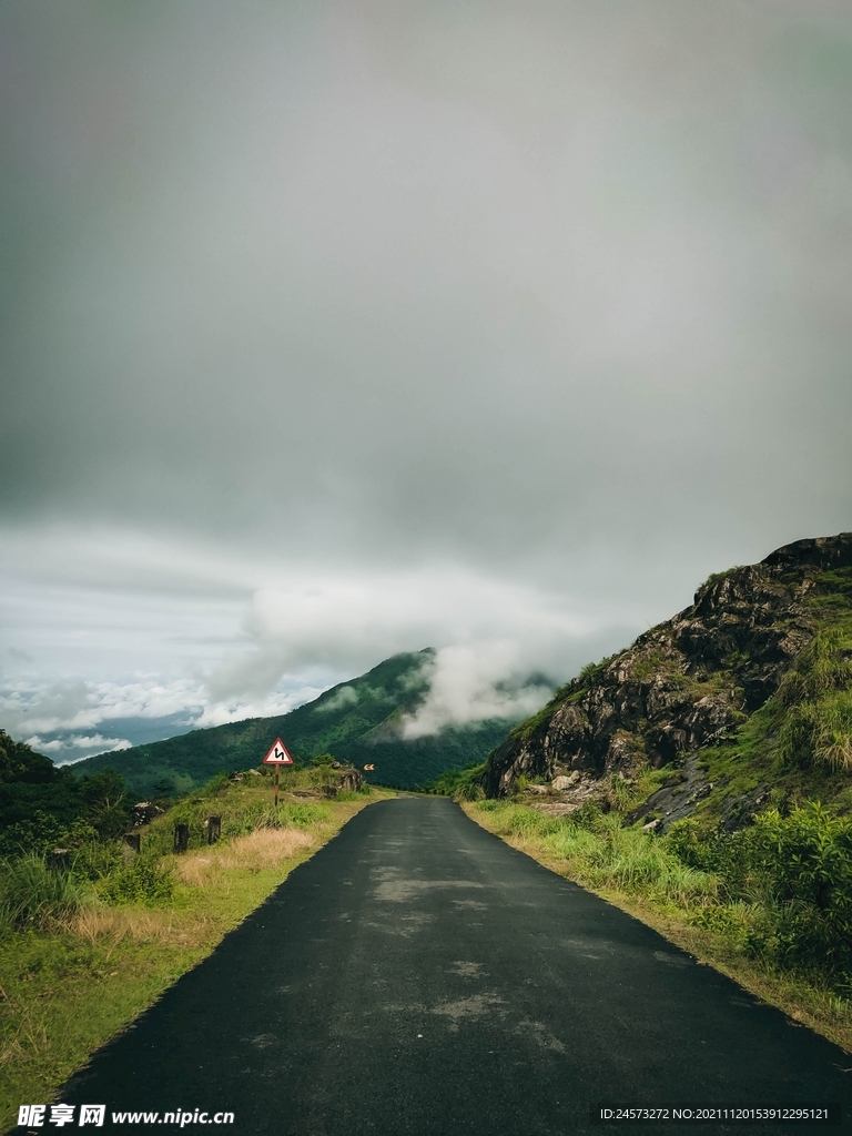 山路 