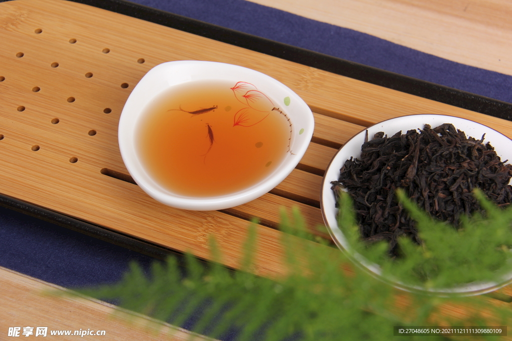 武夷山红茶茶汤和干茶