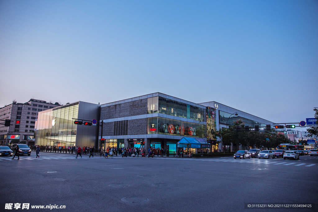 杭州大气商场夜晚