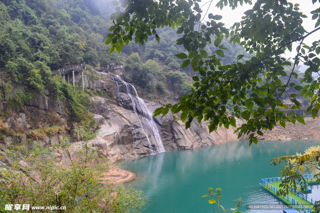 东江湖风景区峡谷瀑布