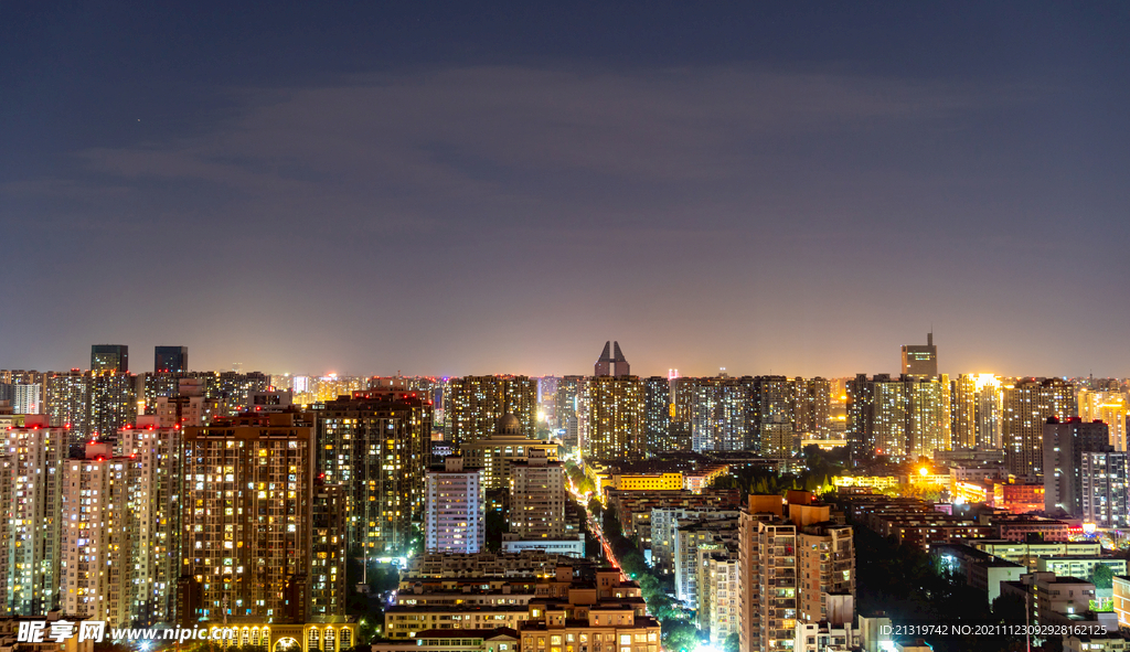 城市高楼夜景