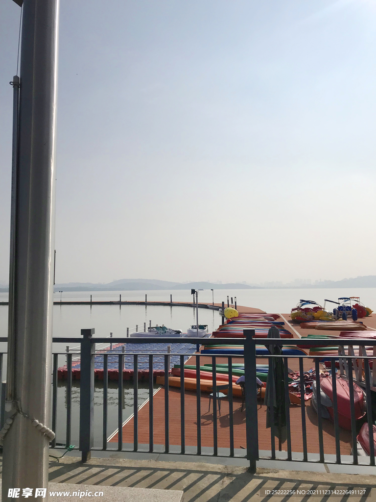 东湖 