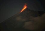 火山喷发夜晚黑夜