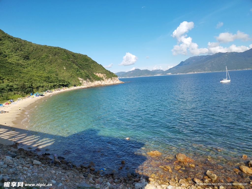 淡蓝海水