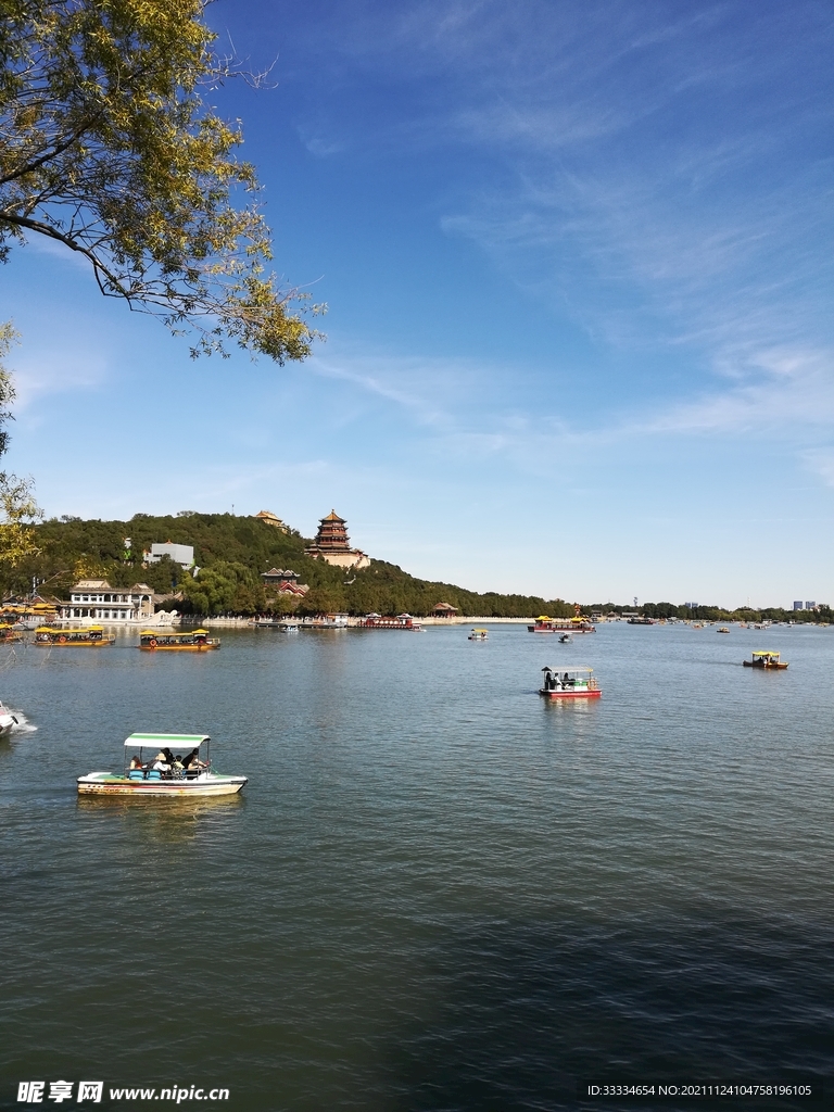 秋天湖水