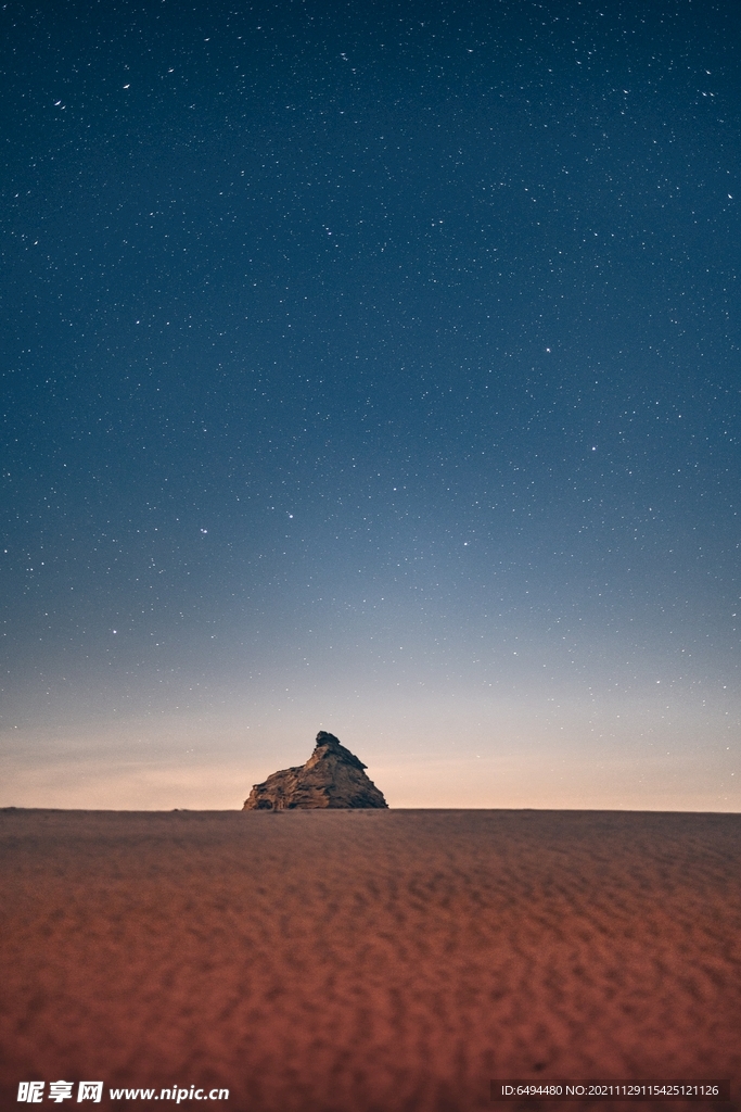 野外天空沙漠石丘