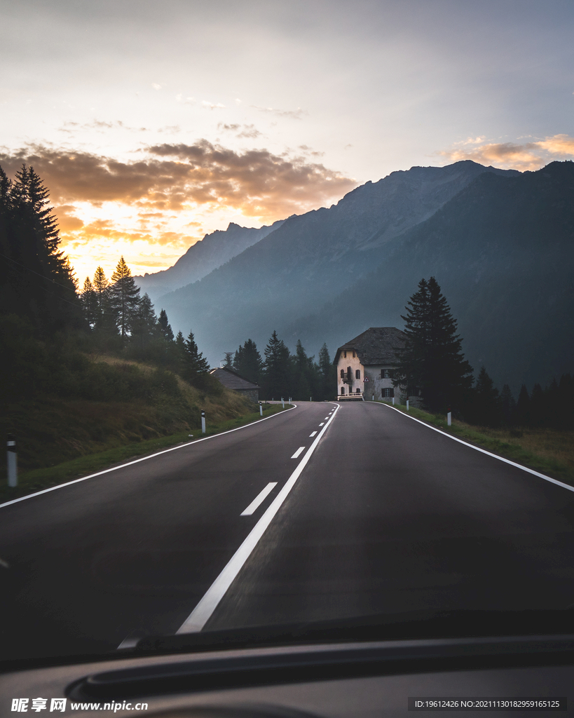 山路道路风景晚霞