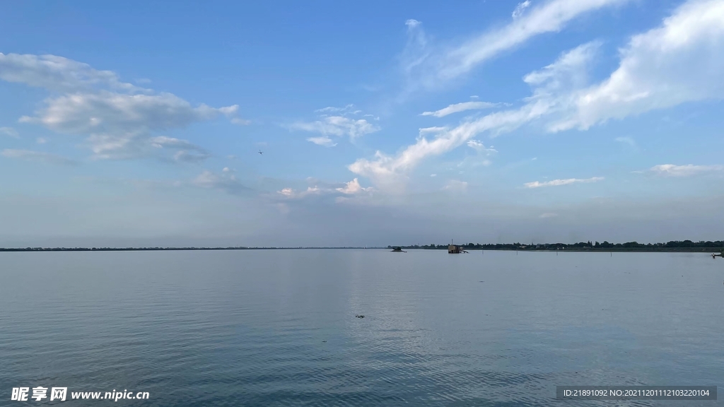 蓝天 白云 湖面 天空之镜