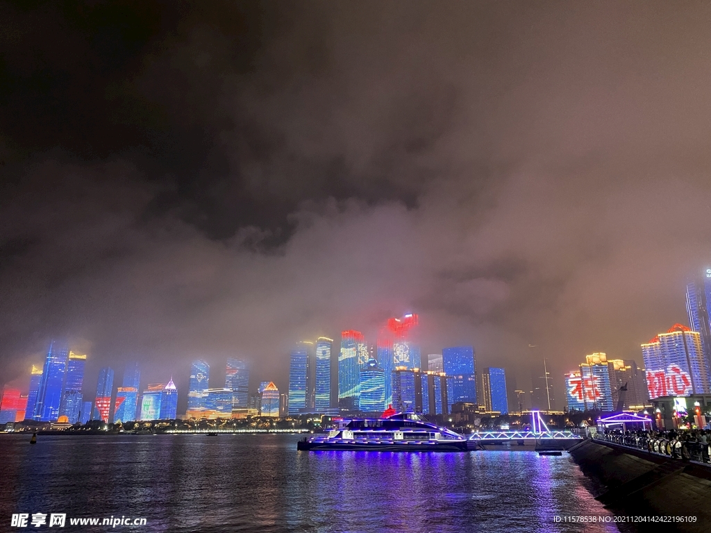 城市夜景海边