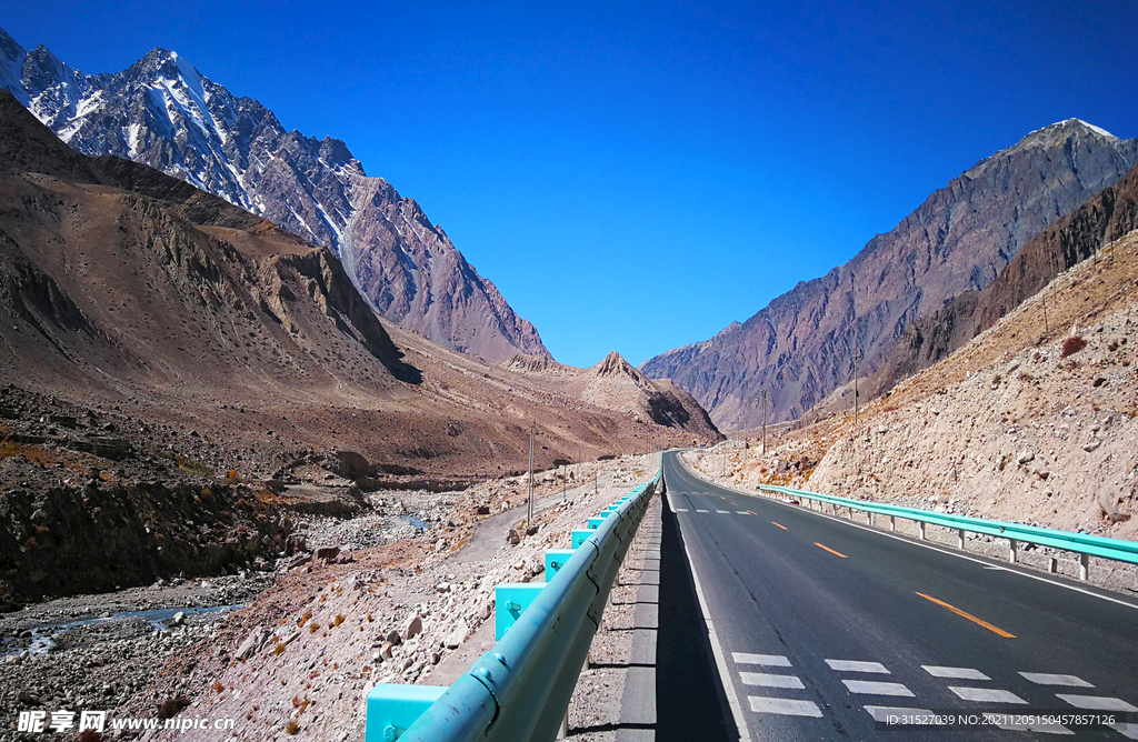 山间公路摄影