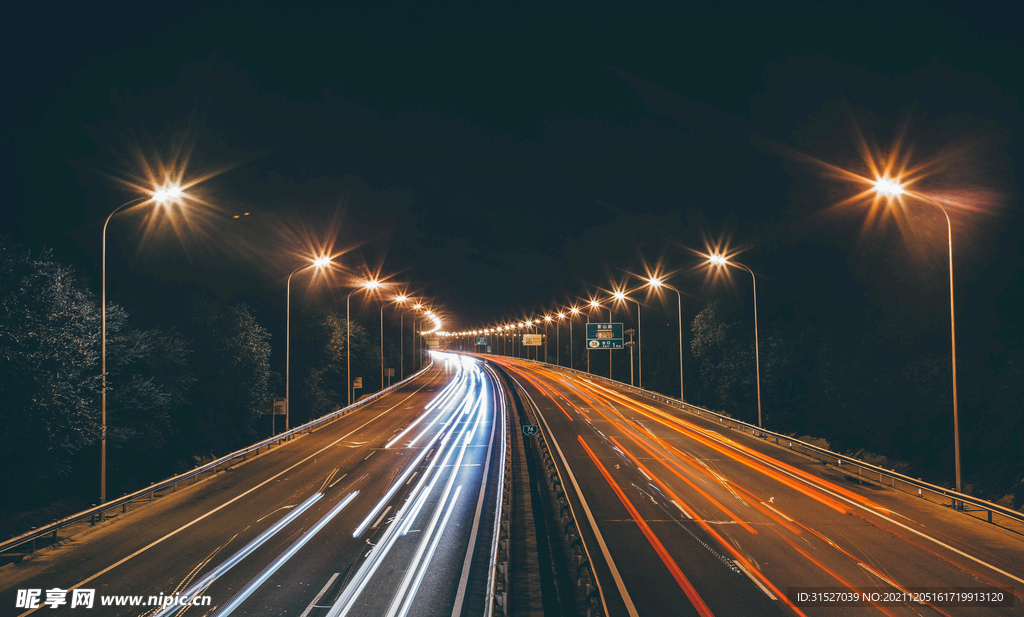 夜晚的高速路摄影图