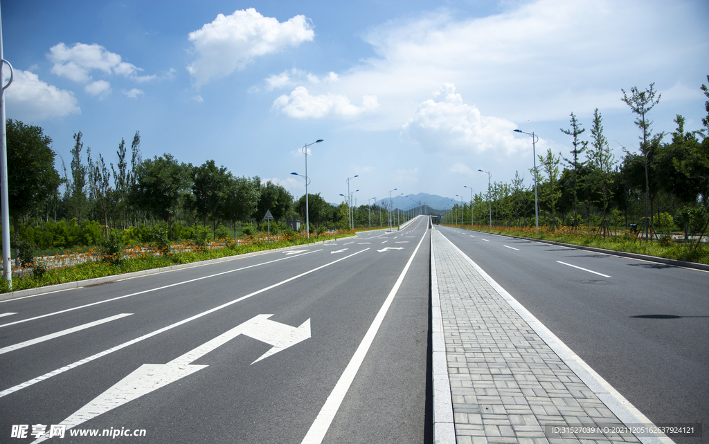 蓝天下的高速公路摄影图