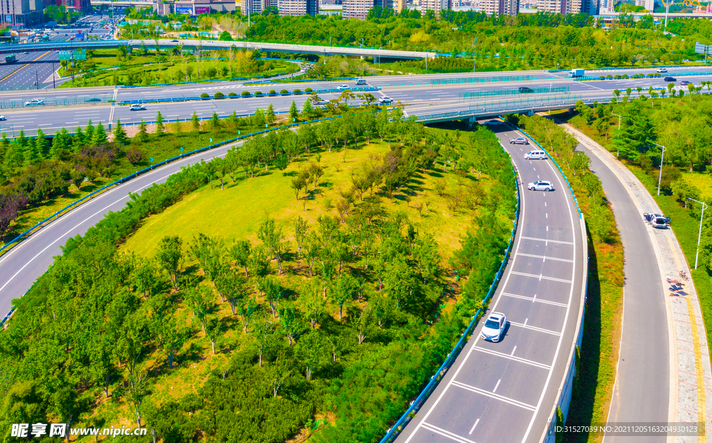 城市道路摄影图