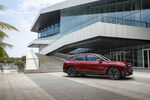 BMW iX 海报图