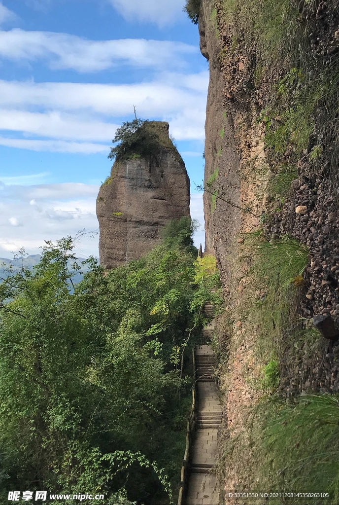 剑门关山峰