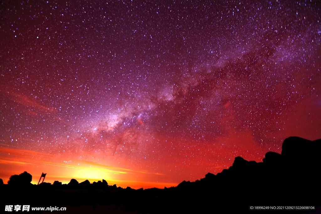 星空高山背景