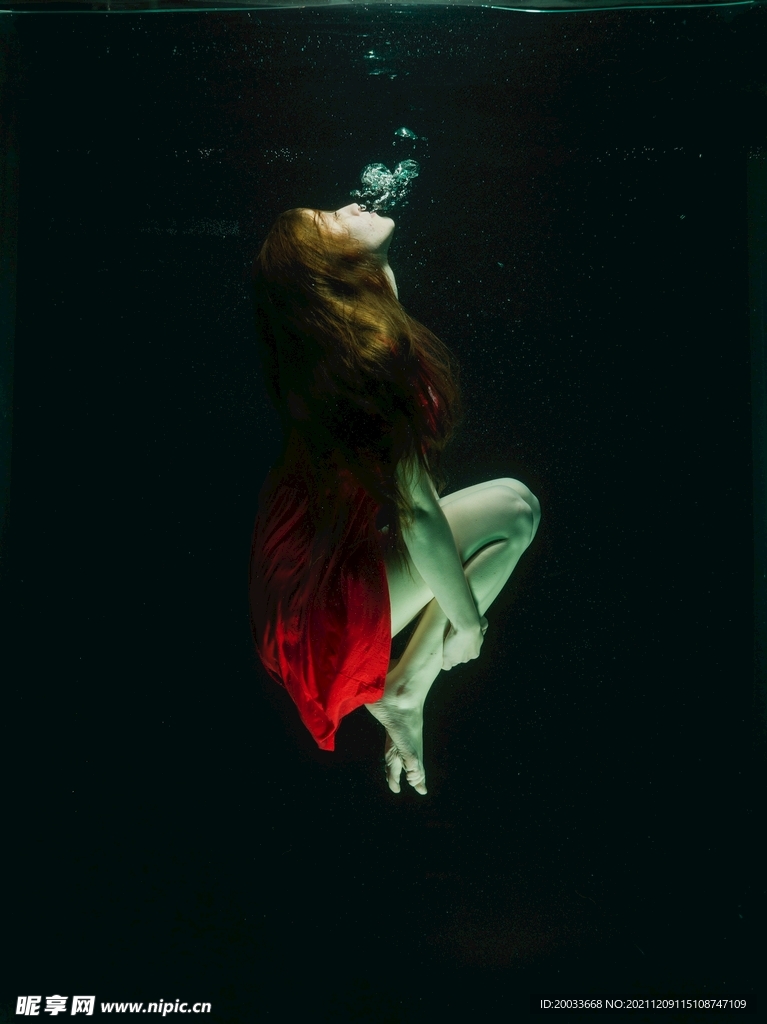 水中的美女