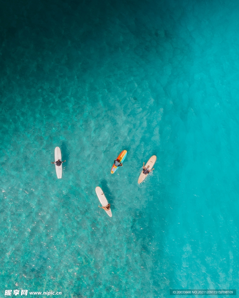 海面上划船