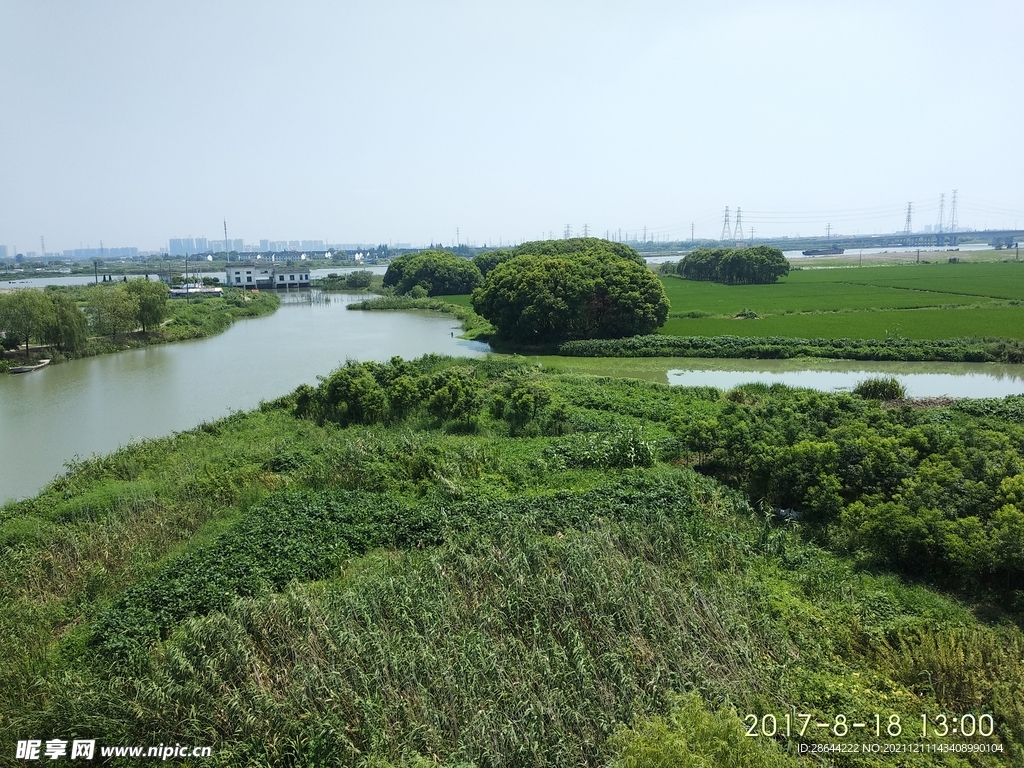 平原绿水