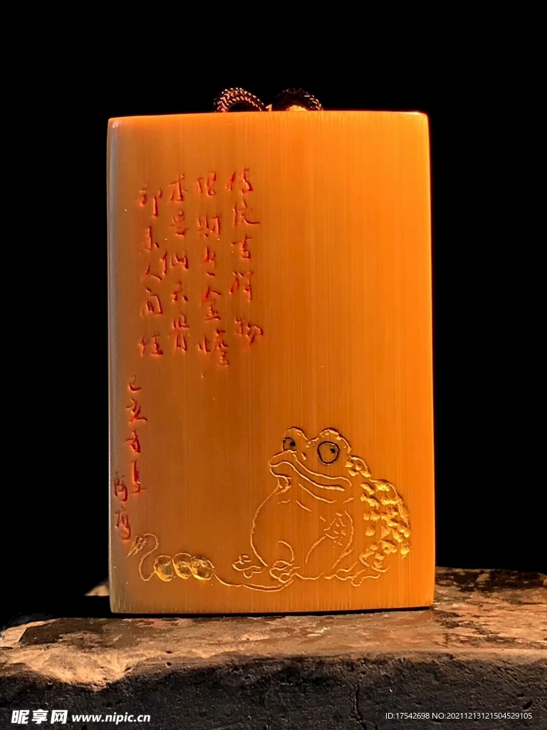 金蟾竹雕挂饰