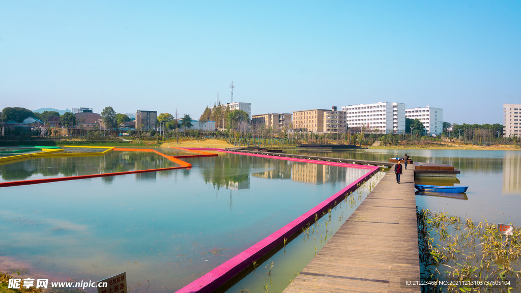 湖畔建筑