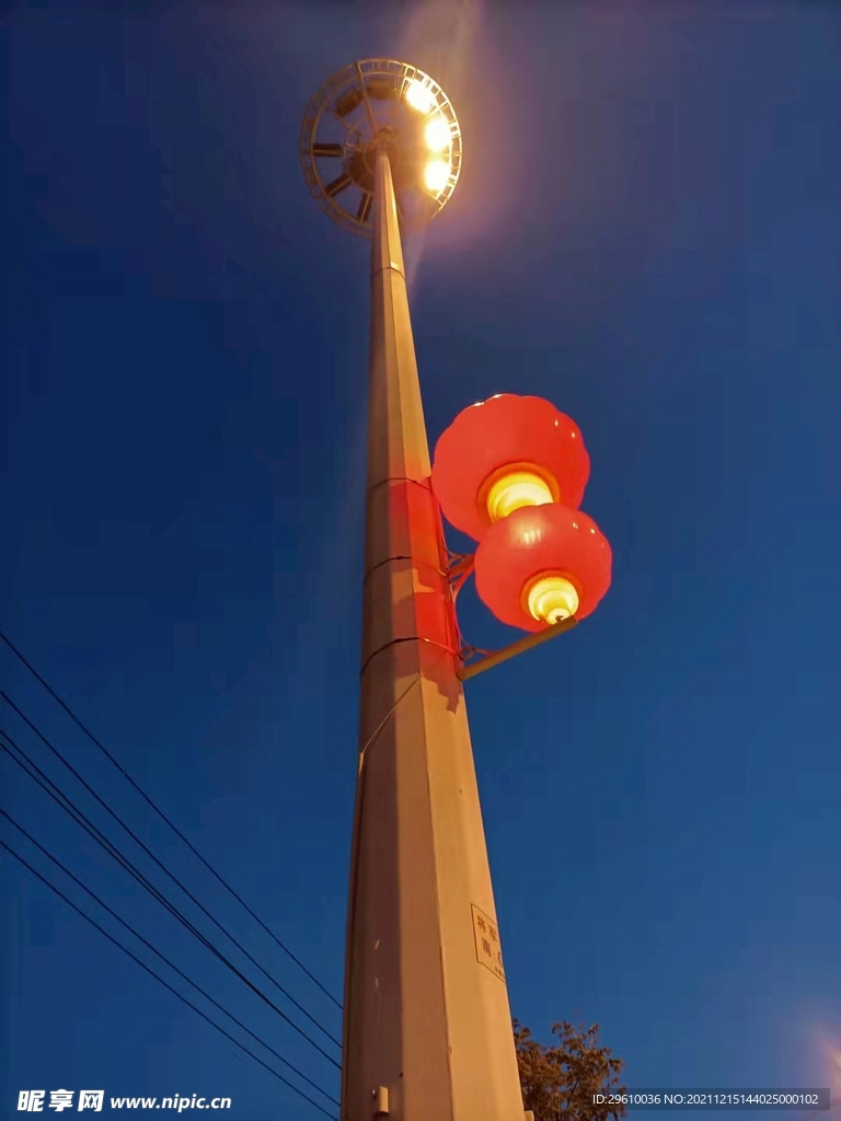 夜空下的灯光