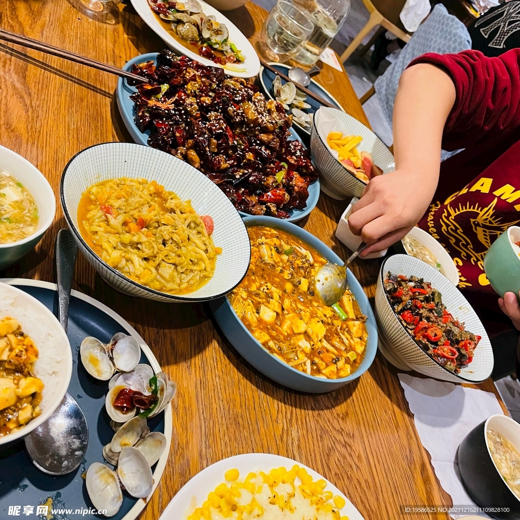 庆国庆 迎中秋，江山来举行员工聚餐活动_深圳市江山来电子科技有限公司